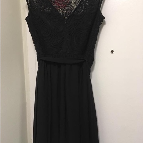 Le Chateau Formal Dress - Picture 2 of 2